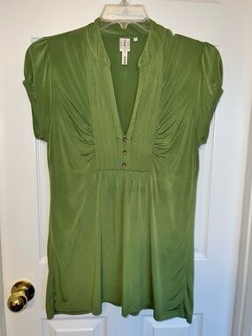 Women’s M Olive Green Cap-Sleeve V-Neck Tunic Top